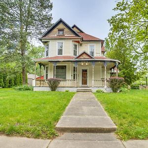 Charming Champaign Victorian With Deck! Exterior photo