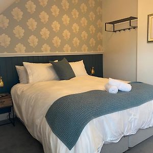 Three Bishops Inn Newport (Isle Of Wight) Room photo