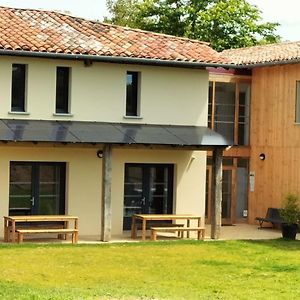 Les Granges D'En Naoua, Grand Gite Avec Piscine Maubec (Tarn-et-Garonne) Exterior photo