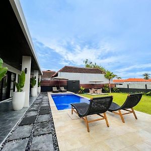 Westernize Private Home With Pool San Juan (Ilocos Sur) Exterior photo