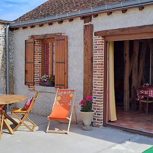 Chaleureux Gite Avec Terrasse A Proximite De La Loire Et Des Sites Touristiques - Fr-1-590-433 Bonnee Exterior photo