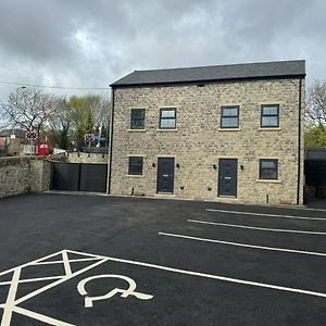 Newly Constructed Town House Next To The Canal Keighley Exterior photo