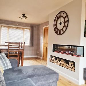 York Street Retreat, Modern Cosy 2 Bed With Garden Dufftown Exterior photo