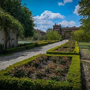 Antica Corte Pallavicina Relais Polesine Parmense Exterior photo