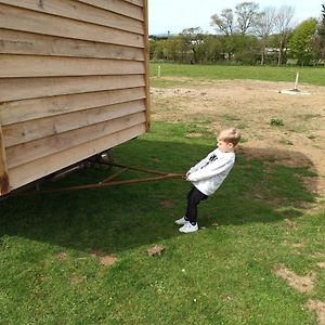 Under The Stars Shepherds Huts At Harbors Lake Newchurch (Isle of Wight) Exterior photo