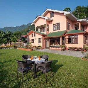 Stayvista At Thangsing Farmhouse With Gazebo, Indoor-Outdoor Game Kaluk Exterior photo