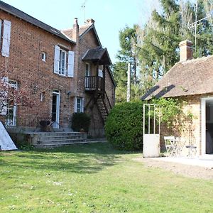 Chez Santia Brinon-sur-Sauldre Exterior photo