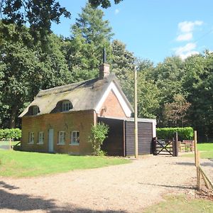 2 Bed In Wroxham 56104 Hoveton Exterior photo