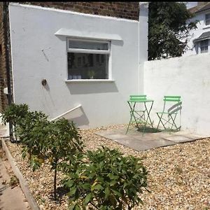 Seaside Garden Apartment Littlehampton Exterior photo