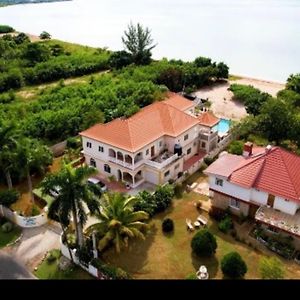 Indigo Beach Villa Black River Exterior photo