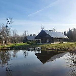 Kuuse Metsamaja SAAREMAA Exterior photo