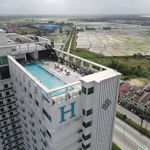 H Elite Design Hotel Kota Bharu Exterior photo