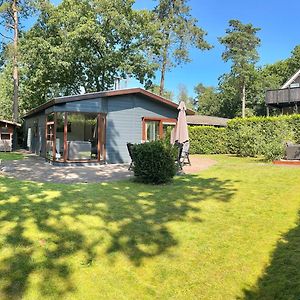 Dubbele Chalet Op Recreatiepark Topparken Op De Veluwe In Beekbergen Met Grote Vrije Tuin En Eigen Parkeerplaats Exterior photo