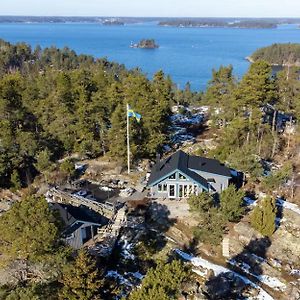 Hus I Skaergarden Med Bastu Och Sjoeutsikt Varmdo Exterior photo