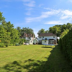 Charming 3-Bedroom Home With Large Garden Horley Exterior photo