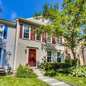 Cozy 3-Bedroom Townhome In Fairfax Exterior photo