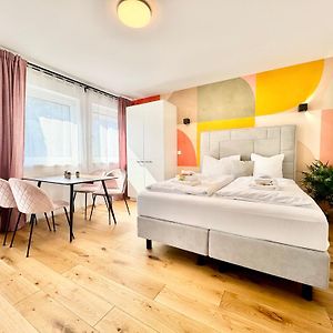 Stylische Wohnung Mit Balkon Viena Exterior photo