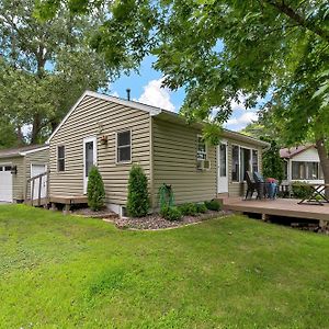 Lakefront, Wildlife Cabin Retreat - Pelican Bay Cabin Lindstrom Exterior photo