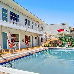 Hollywood Beach Vacation Spot, Pool, Beachwalk Exterior photo