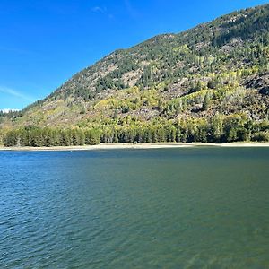 Waterfront, Mountainview House In Castlegar Exterior photo