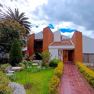 Hostel Mochiliers Bed And Breakfast Cuenca Exterior photo