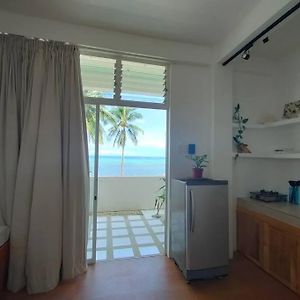 Absolute Beachfront Studio With Kitchen & Balcony Balabag (Boracay) Exterior photo