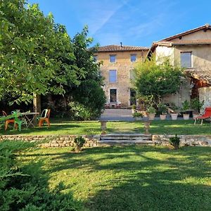 Domaine De Famille Aux Deux Vieux Platanes Saint-Germain-au-Mont-dʼOr Exterior photo