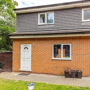 Beautiful Flat In Morden Near Wimbledon Morden (Greater London) Exterior photo