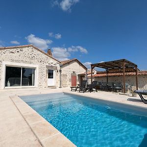 Maison Familiale Avec Piscine Privee Et Jardin Pour 11 Pers - Fr-1-653-265 Magnac-Lavalette-Villars Exterior photo