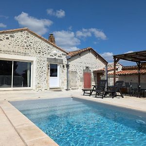 Maison Familiale Avec Piscine Privee Et Grand Jardin - Fr-1-653-266 Magnac-Lavalette-Villars Exterior photo