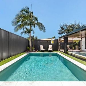 Hampton Boho Holiday Retreat - Pool & Endless Fun Near Theme Parks Pimpama Exterior photo