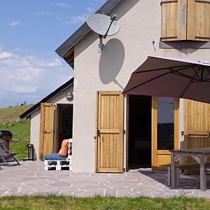 Buron Isole Au Coeur Des Volcans D'Auvergne Avec Jardin Et Poele - Fr-1-742-316 Le Vaulmier Exterior photo