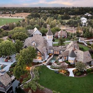 Luxury Castle Retreat At Uc Davis Exterior photo