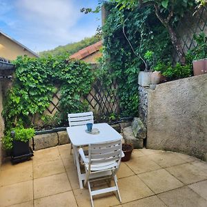 Little Atypical House With Private Terrace Saint-Benoît Exterior photo