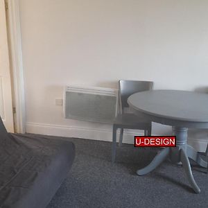 Lu4 Two Bed Flat With Free Parking - 10 Min Walk Leagrave Station Luton (Bedfordshire) Exterior photo