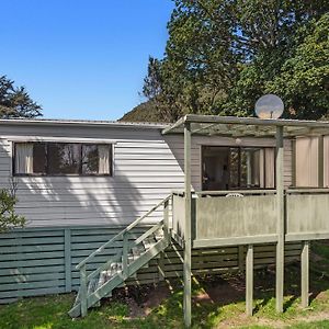 The Treehouse- Whanarua Bay Te Kaha Exterior photo