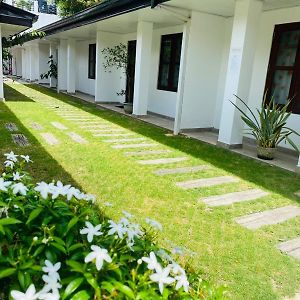 Premium Cottages B&B Kurunegala Exterior photo