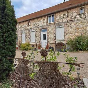 Maison Longere Les Camelias Vinneuf Exterior photo