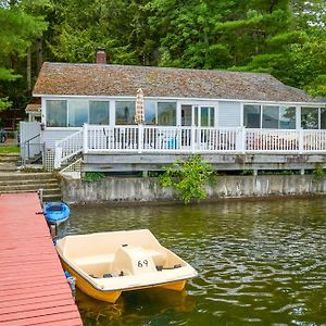 Renovated Lakefront House With Dock Pets Welcome! New Marlborough Exterior photo