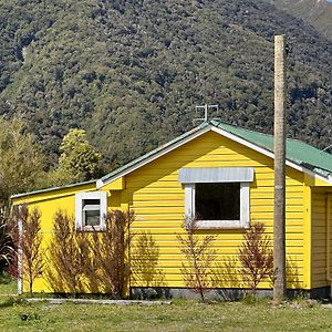 Rustic, Basic Cosy Alpine Hut, In The Middle Of The Mountains Otira Exterior photo