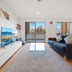 Comfy 1-Bed With Balcony In Tranquil Location Weston Creek Exterior photo