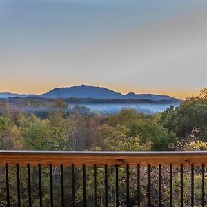 Luxury 12-Bedroom Cabin With Indoor Pool, Hot Tub & Movie Theater, Sleeps 36 Sevierville Exterior photo