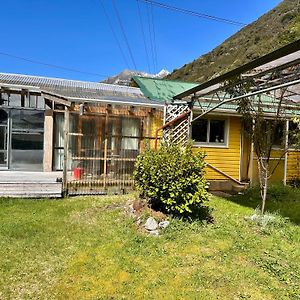 Basic Bach, Holiday Home In The Mountains Otira Exterior photo