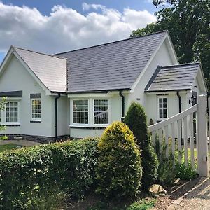 Spacious, Modern Bungalow Newton Regis Exterior photo