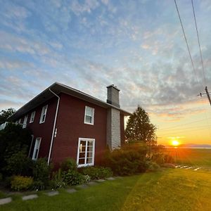 La Maison Rouge - Bed & Breakfast - La Pocatiere Exterior photo