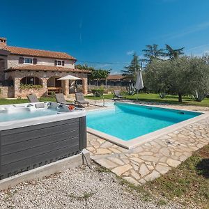 Cozy Home In Porec With Jacuzzi Poreč Exterior photo