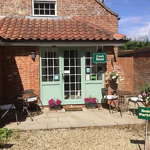 Coach House Wroxham Holiday Cottage Exterior photo