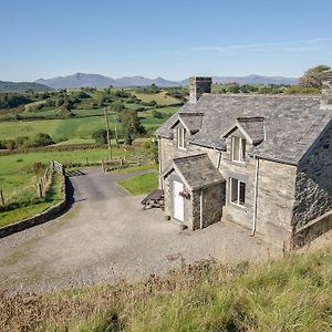 Cefn Bach Capel Garmon Exterior photo