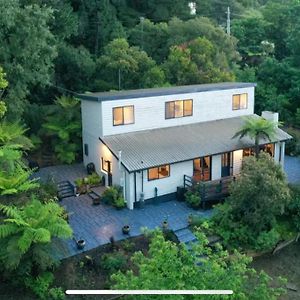 Tree Top Retreat Emerald Exterior photo