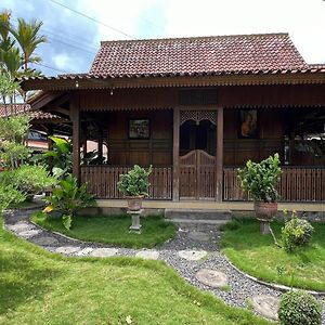 Oku Guest House Giri (Banyuwangi) Exterior photo